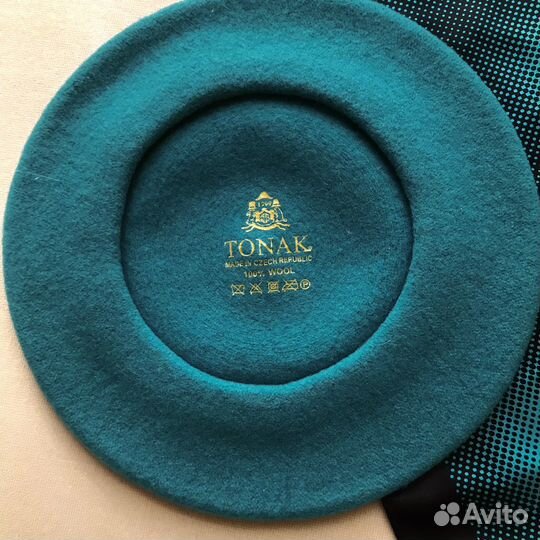 Берет перчатки платок