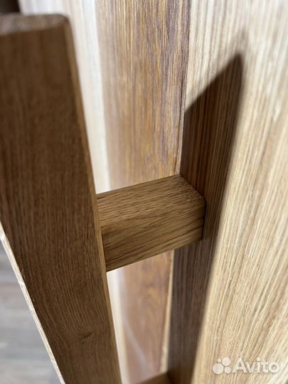 Стильные дверные ручки из дуба