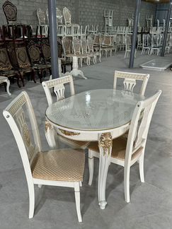 Стол и стулья Версаче