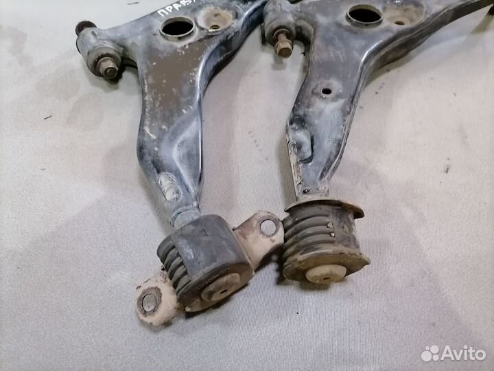 Рычаг передний нижний Mitsubishi Lancer 8 1996-03