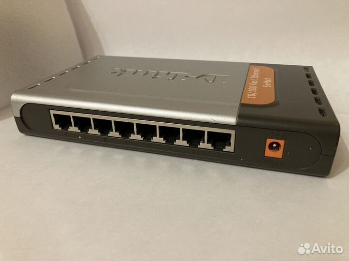 Switch D-link DES-1008D