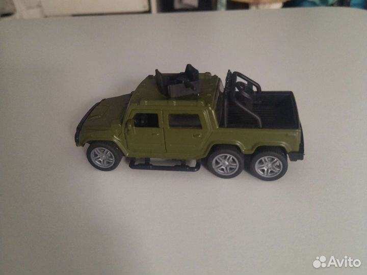 Игрушечная военная машинка 