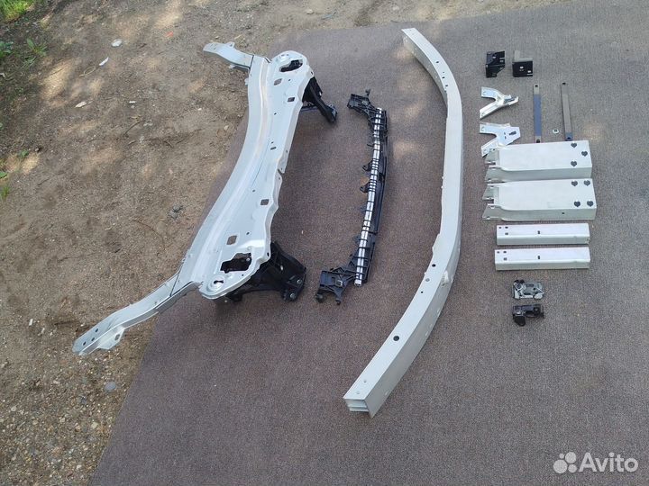 Панель передняя Мерседес 213 в сборе