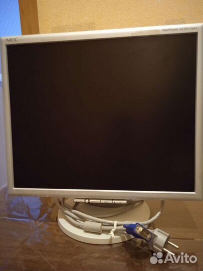 Монитор NEC работает