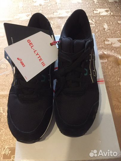 Фирменные кроссовки