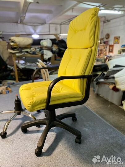 Офисное кресло