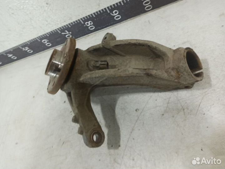 Кулак передний левый