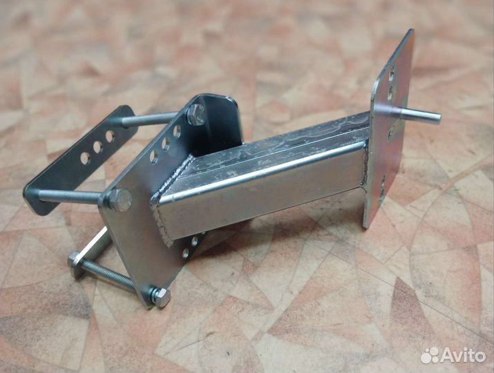 Кронштейн крепления запасного колеса