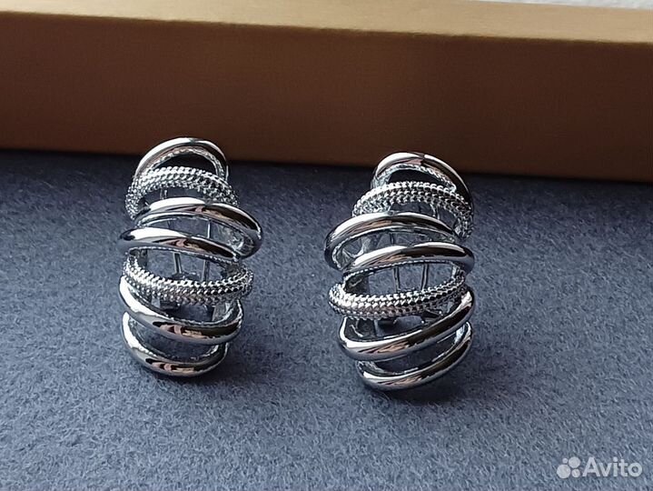 Стильные серьги