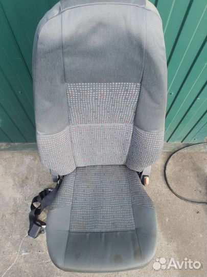 Сиденье переднее правое Volvo FH 2003 20379533