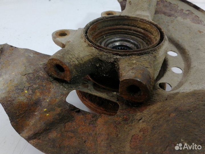 Кулак поворотный передний правый Лада Приора