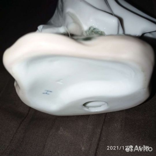 Фарфоровая фигурка 