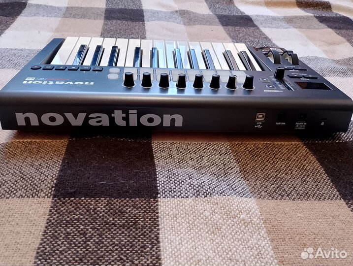 Midi клавиатура Novation Launchkey 25