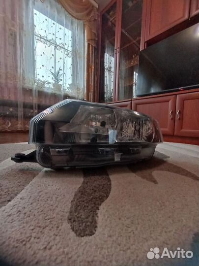 Фара skoda rapid 2014