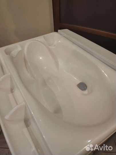 Пеленальный столик с ванночкой