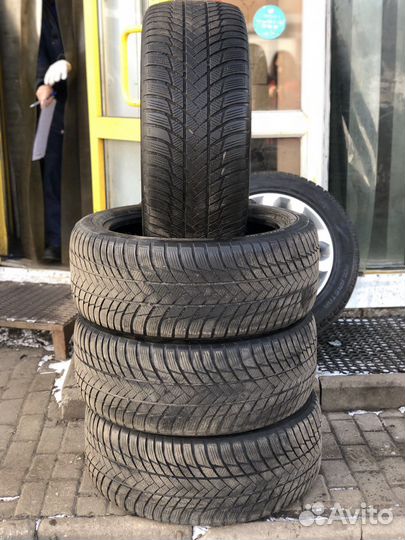 Bridgestone Blizzak LM-001 285/45 R21 113V