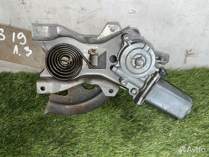 Стеклоподъемник задний левый Chevrolet Suburban GM