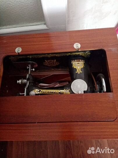 Швейная машина 