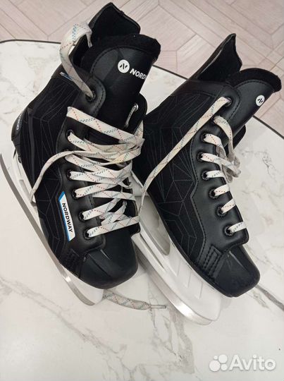 Коньки хоккейные