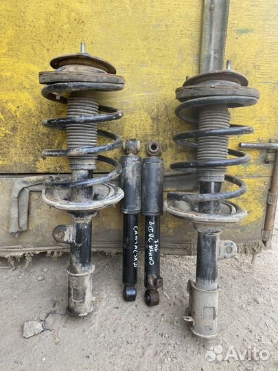 Стойки амортизатора Hyundai Santa Fe 2 CM