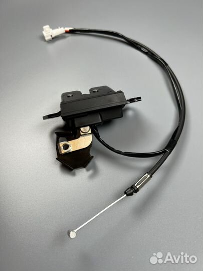 Замок двери багажника Toyota Hilux Surf VZN185