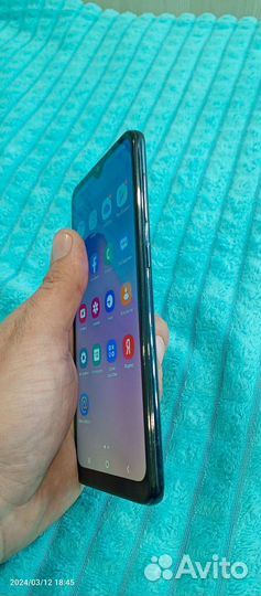 Samsung Galaxy A40, 4/64 ГБ