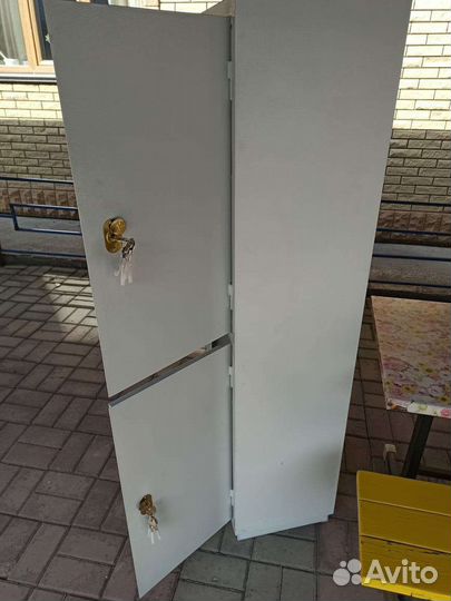 Сейф металлический