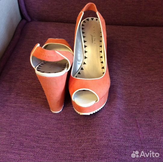 Туфли на танкетке