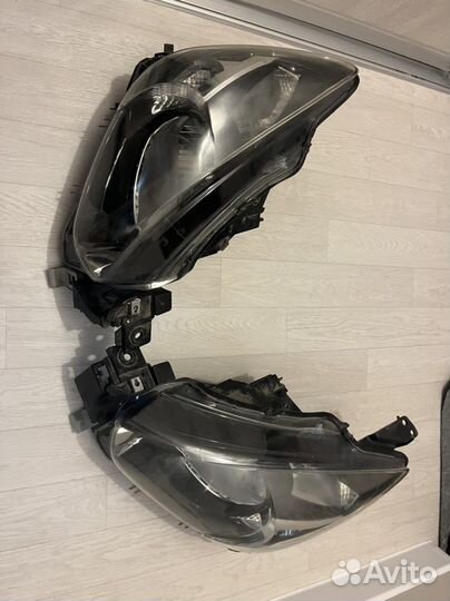 Фара левая + правая Mazda Demio DJ 10018368