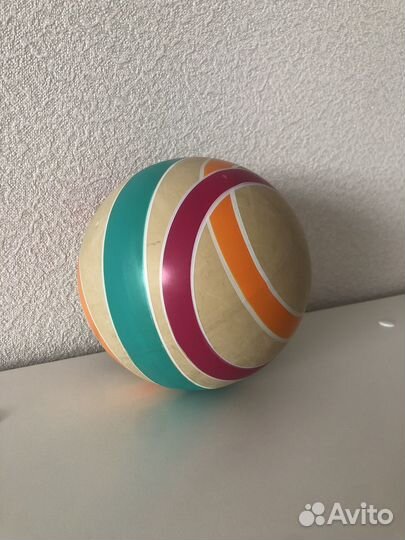 Грузовик и мяч игрушки