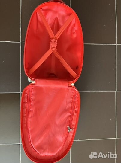 Детский чемодан на колесиках