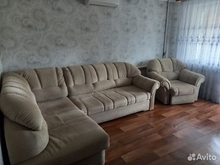 Угловой диван и кресло