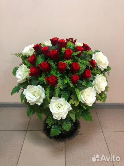 Корзины ритуальные, поляны, венки, букеты