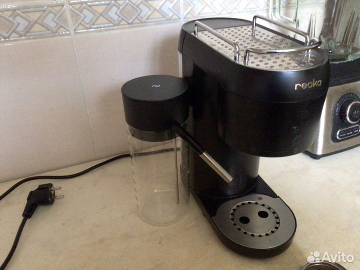 Кофеварка рожковая Reoka