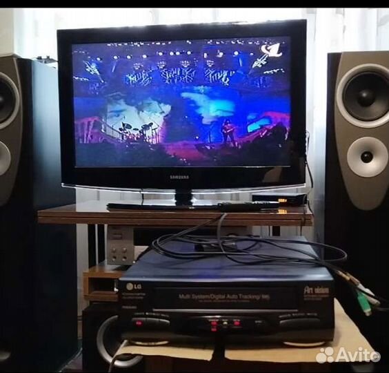 Видеомагнитофон LG RN830AW