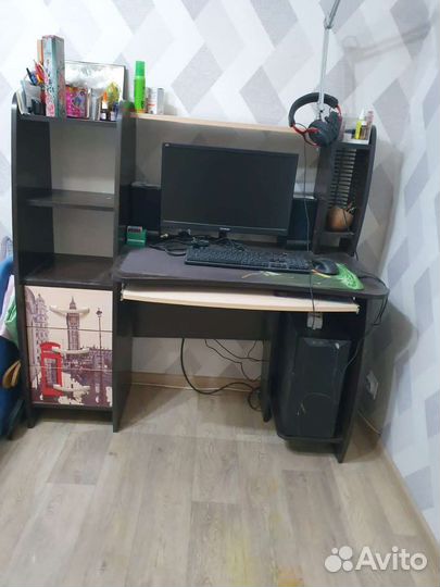 Компьютерный стол