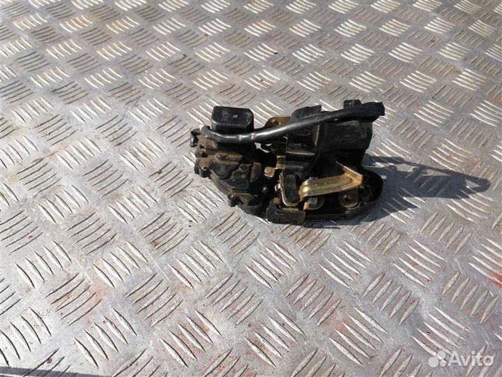 Замок двери задний левый Kia Spectra LD S6D 2007