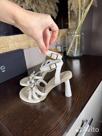 Босоножки белые 36р Эконика Premium оригинал