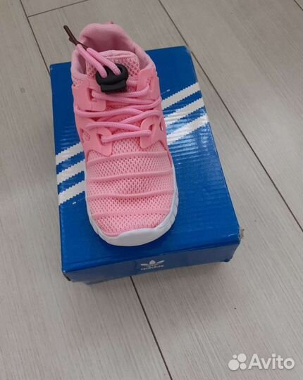 Кроссовки adidas для девочки