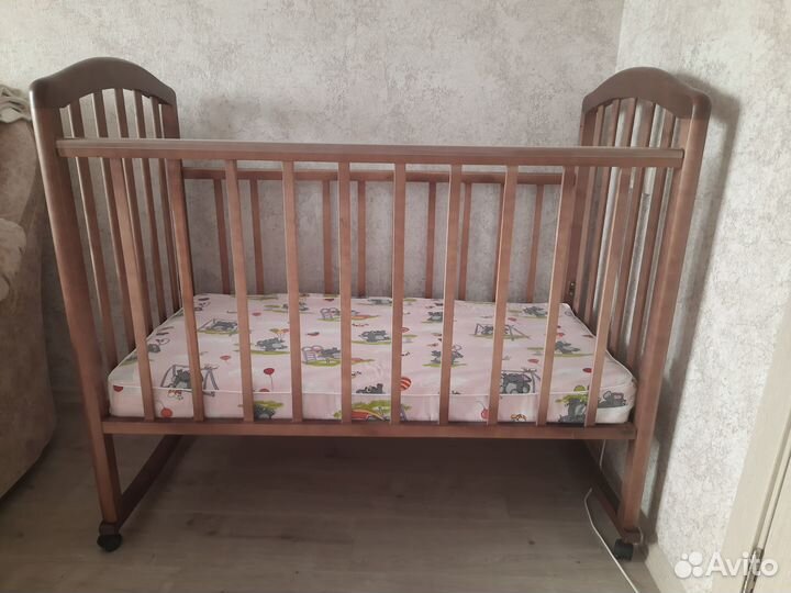 Продам детскую кроватку
