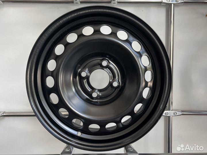 Штампованные диски R15 на LADA Vesta/Renault Logan