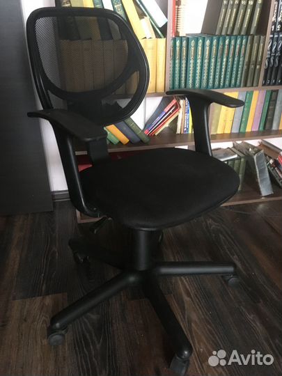 Офисное кресло