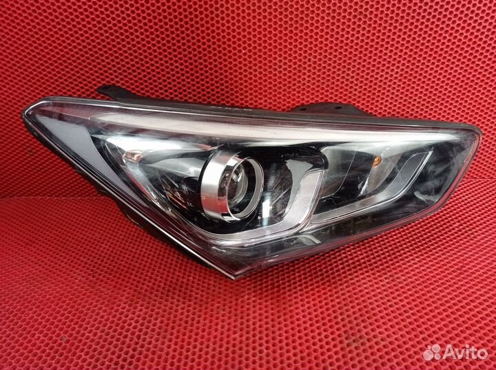 Фара правая Hyundai Santa Fe DM D4HA 92102-2W500