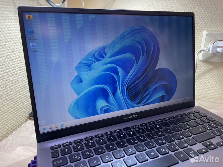 Asus vivobook 15 x512D