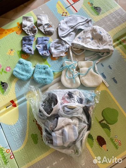 Пинетки носочки, чепчик, шапочки