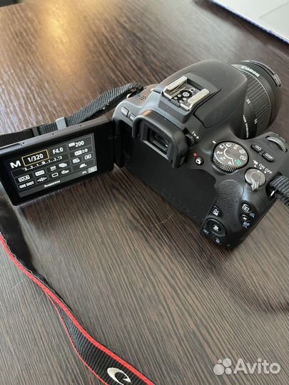 Зеркальный фотоаппарат canon eos 200D