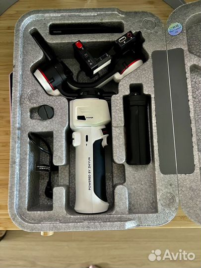 Стабилизатор для съемки Zhiyun Crane M3