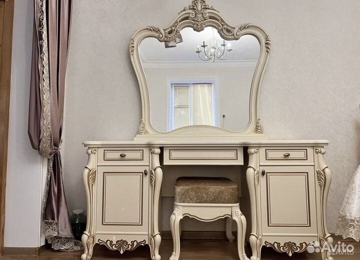 Спальный гарнитур