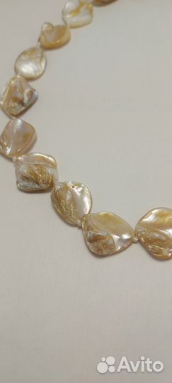 Колье из перламутра