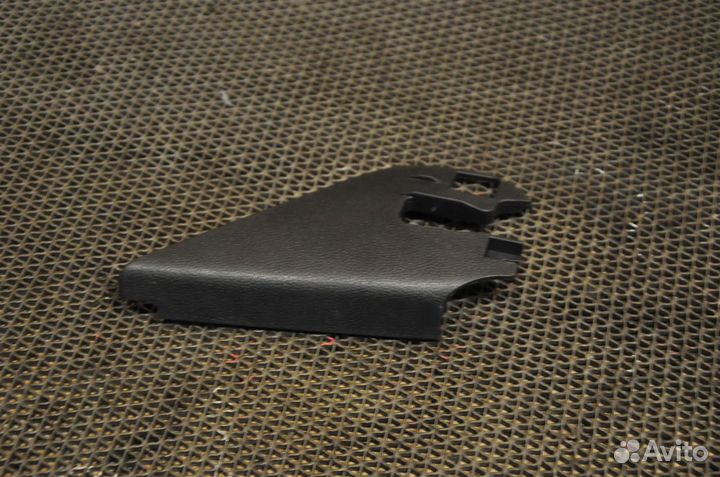 Уголок двери передний левый skoda fabia 5J2